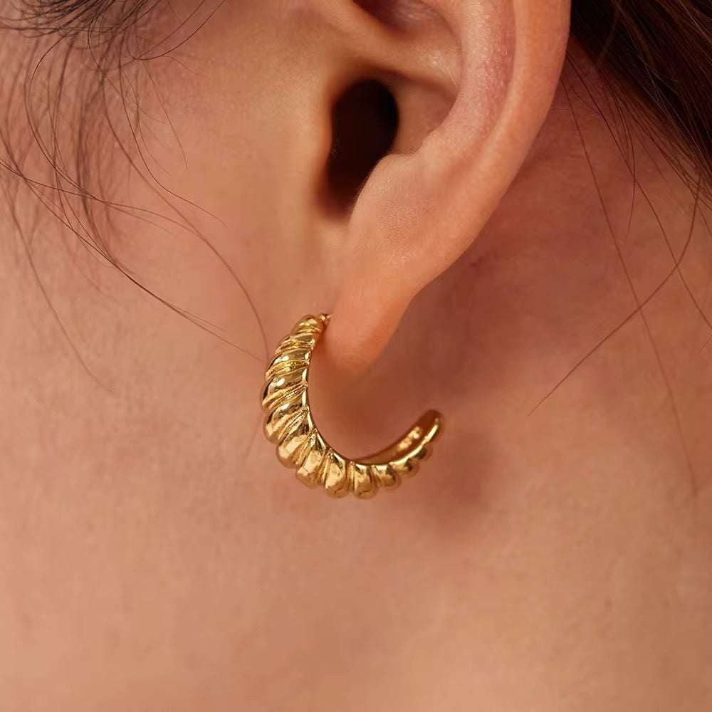 Everyday Fluid Hoop Earring