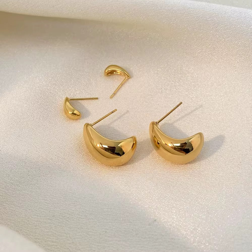 Signature Teardrop Stud Earring-Dazzledvenus