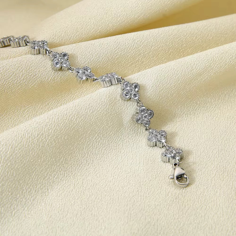 Sparkling Clover Bracelet