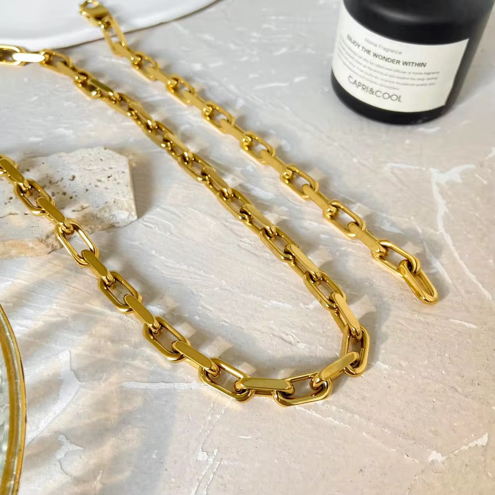 Bold Paperclip Magma Necklace