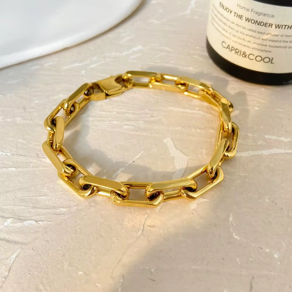 Bold Paperclip Magma Bracelet