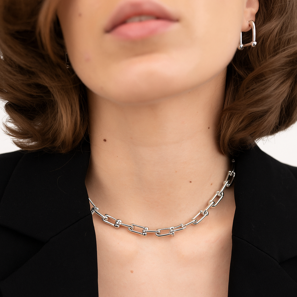 Billie Horseshoe Necklace-Dazzledvenus