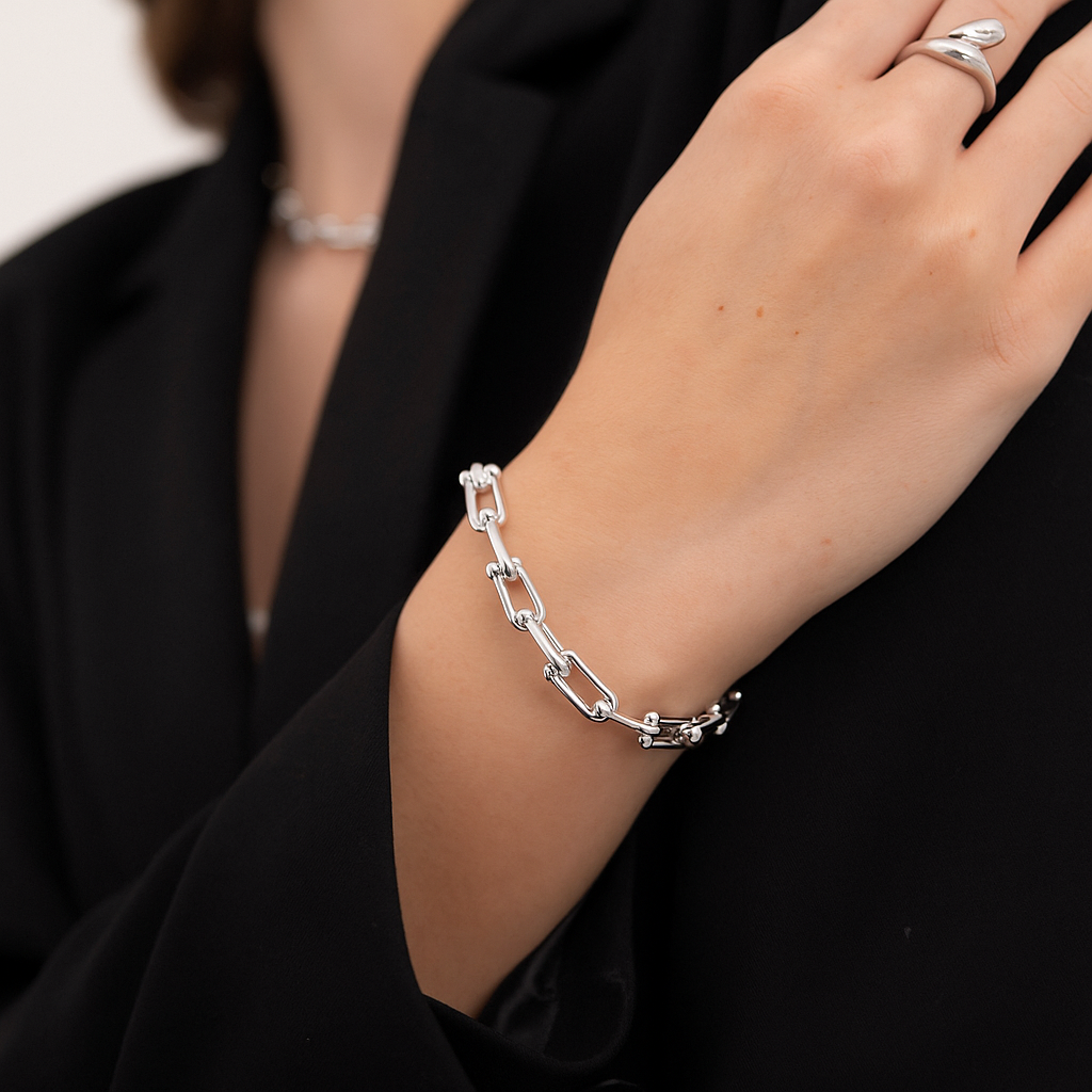 Billie Horseshoe Bracelet-Dazzledvenus
