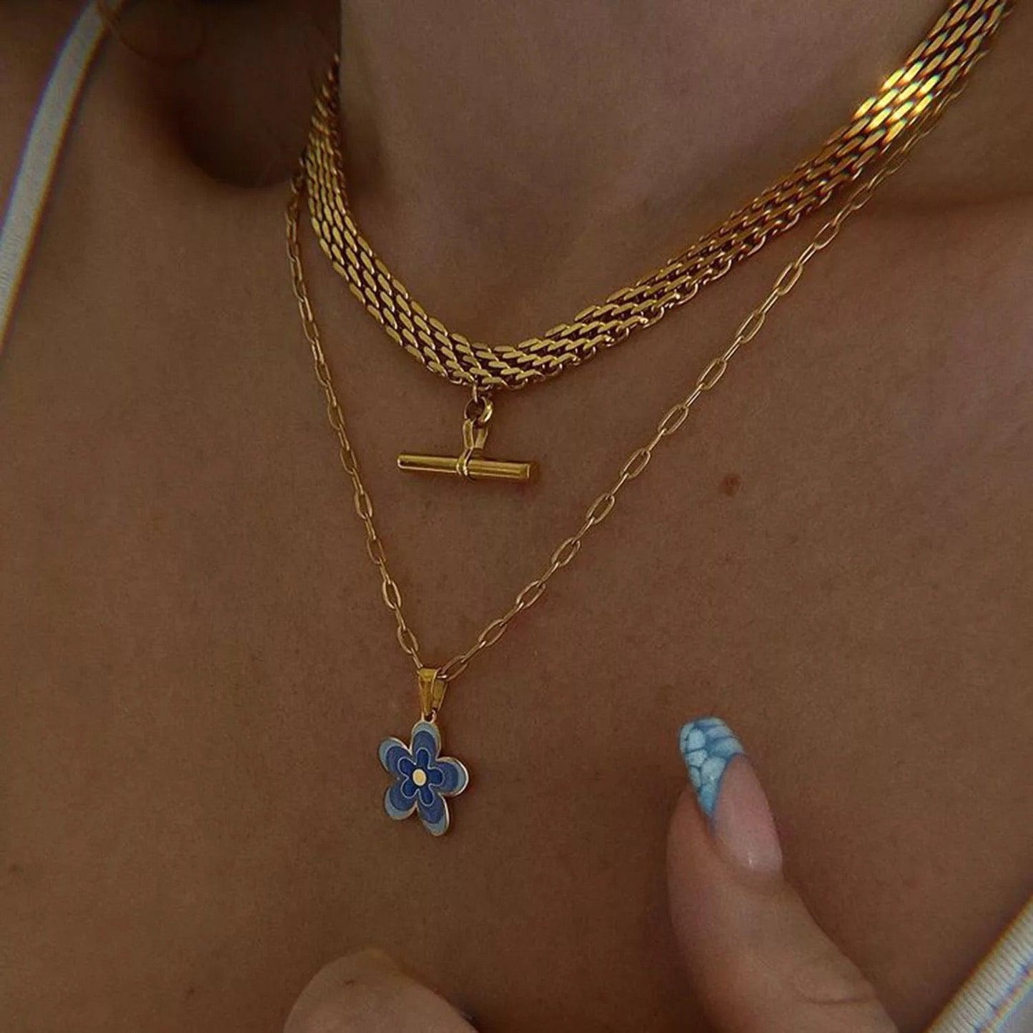 Cascade T-Bar Mesh Necklace