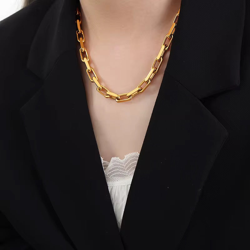 Bold Paperclip Magma Necklace-Dazzledvenus