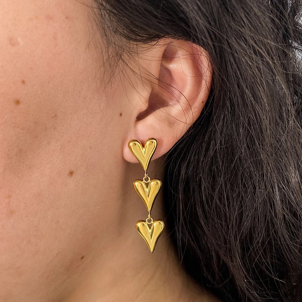 Graduated Heart Drop Earring-Dazzledvenus