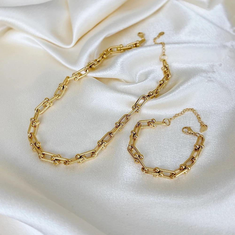 Billie Horseshoe Necklace