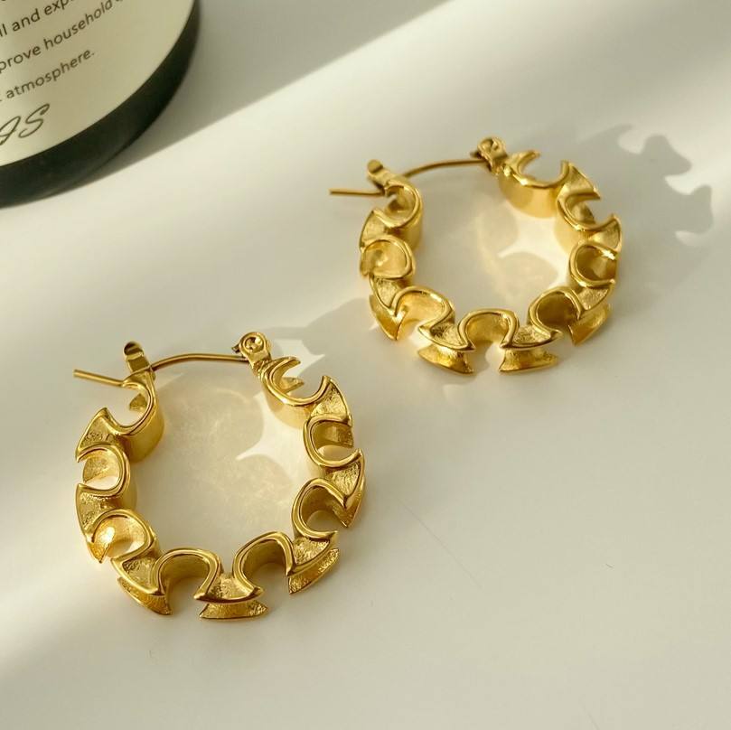 Geometric Wavy Irregular Hoop Earring-Dazzledvenus