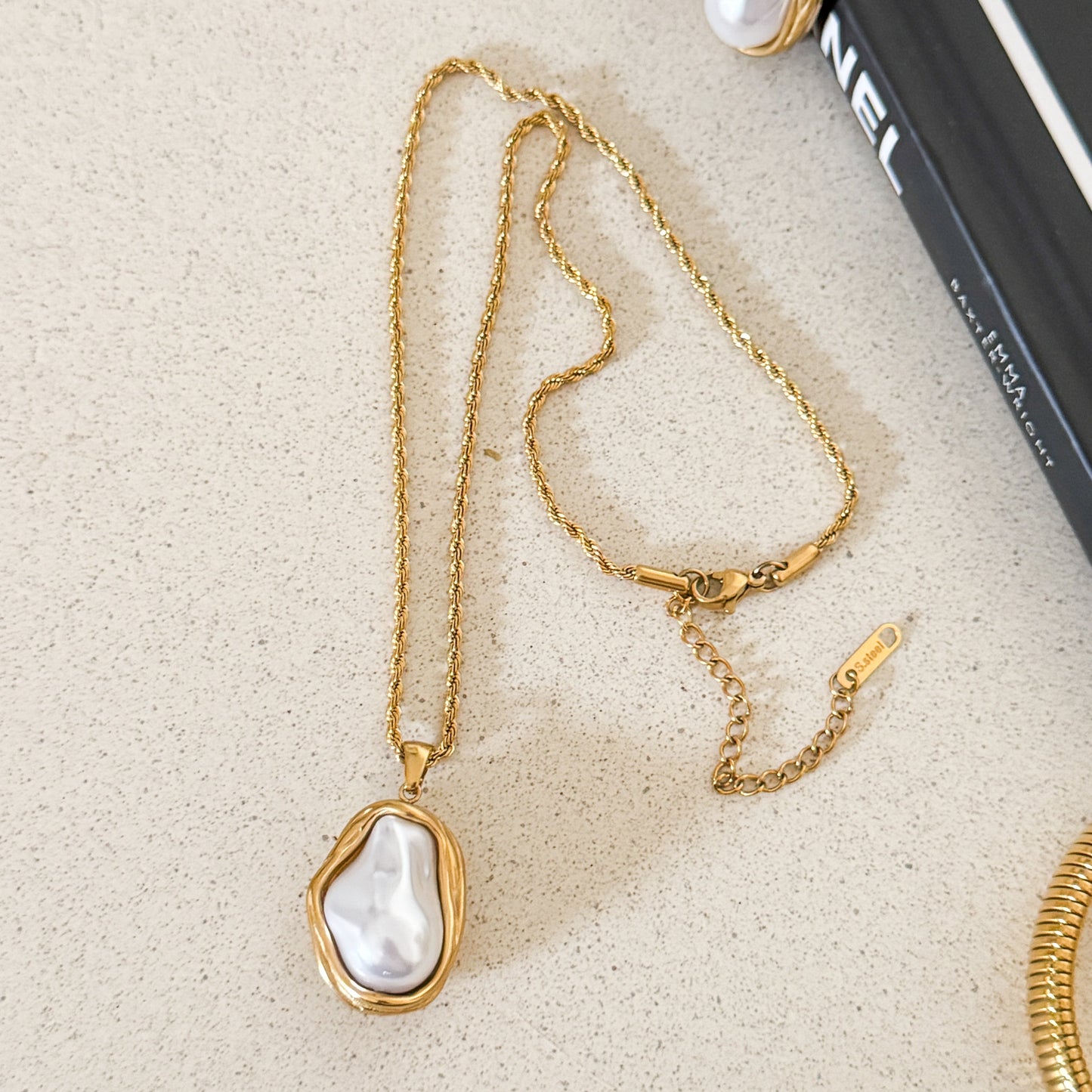 Abstract Baroque Pearl Necklace-Dazzledvenus