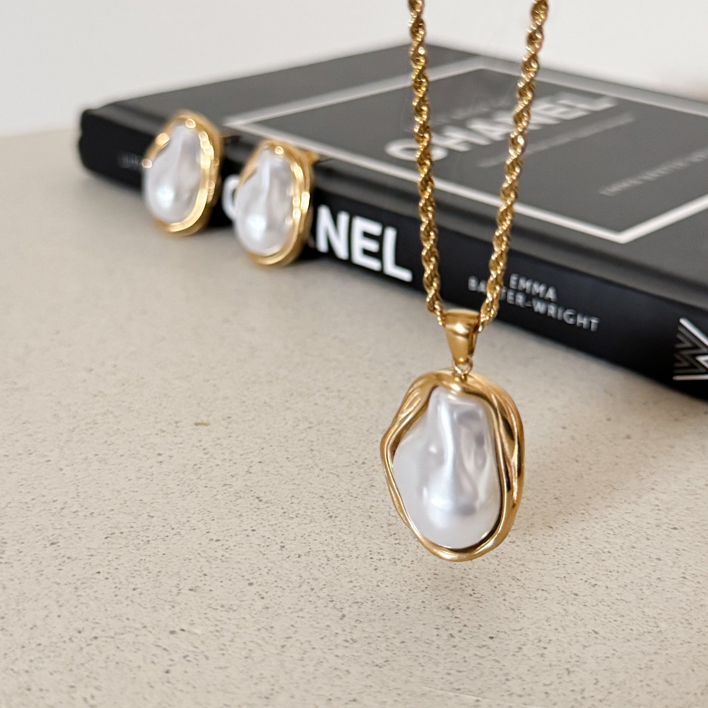 Abstract Baroque Pearl Necklace-Dazzledvenus