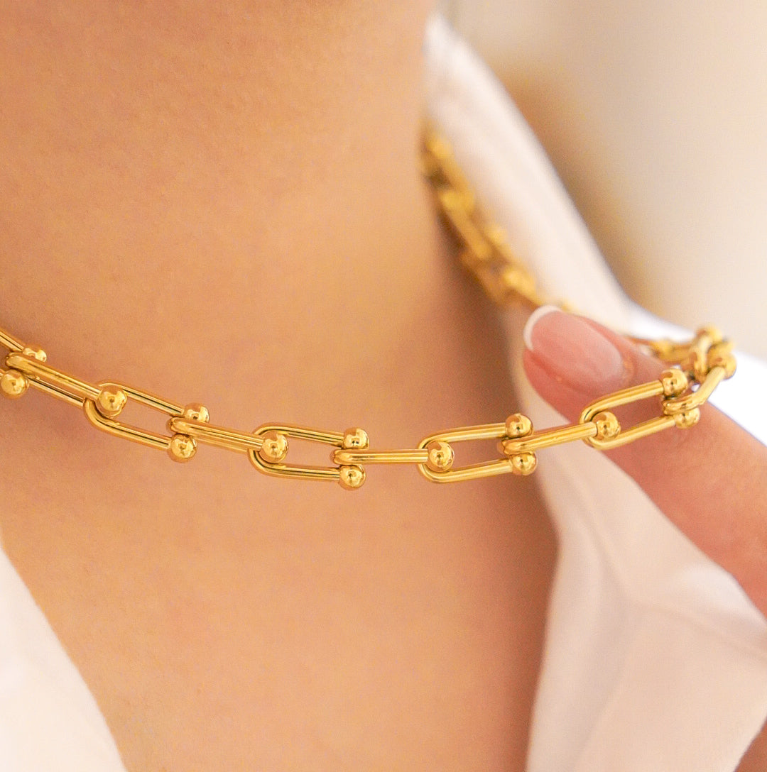 Billie Horseshoe Necklace