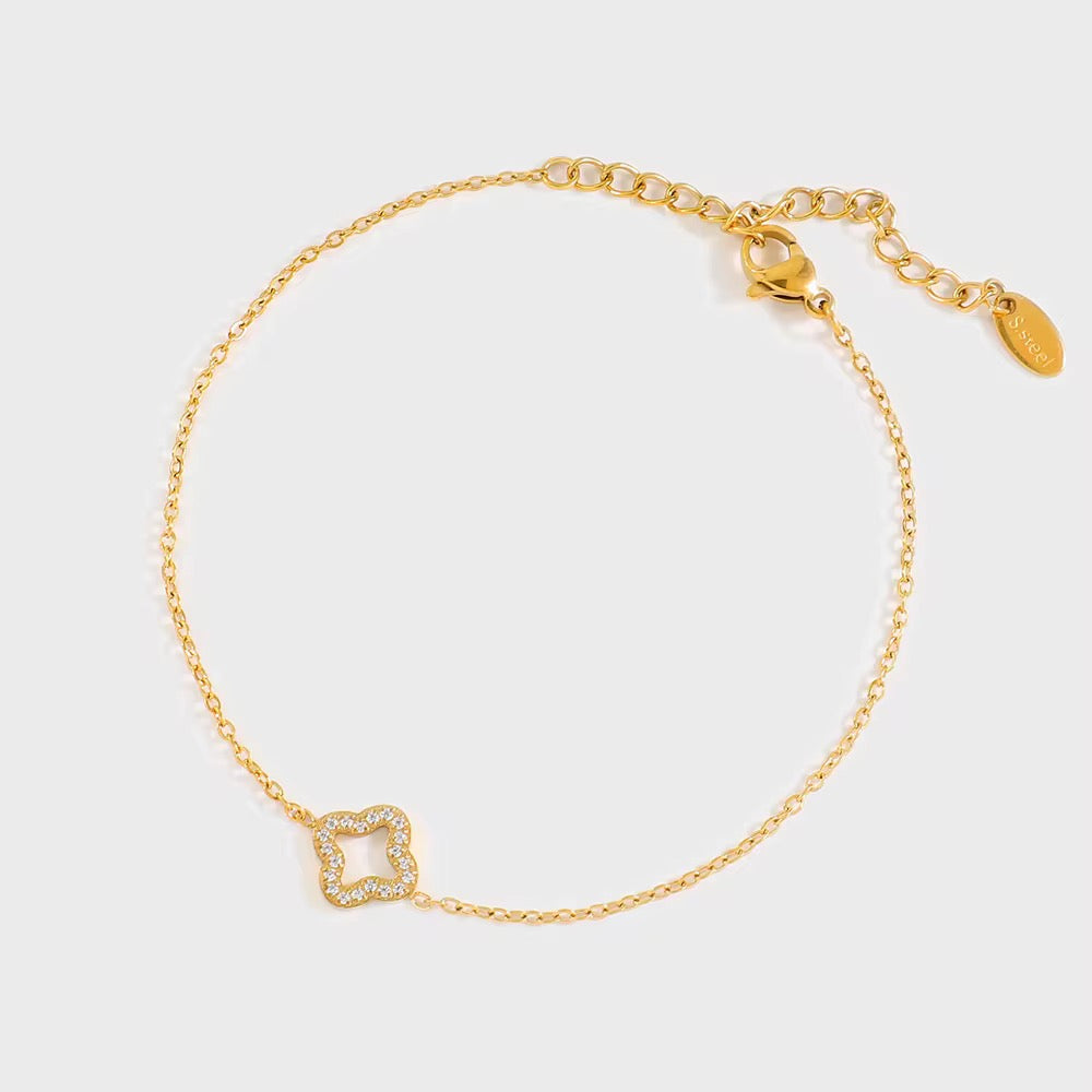 Petite Clover Bracelet-Dazzledvenus