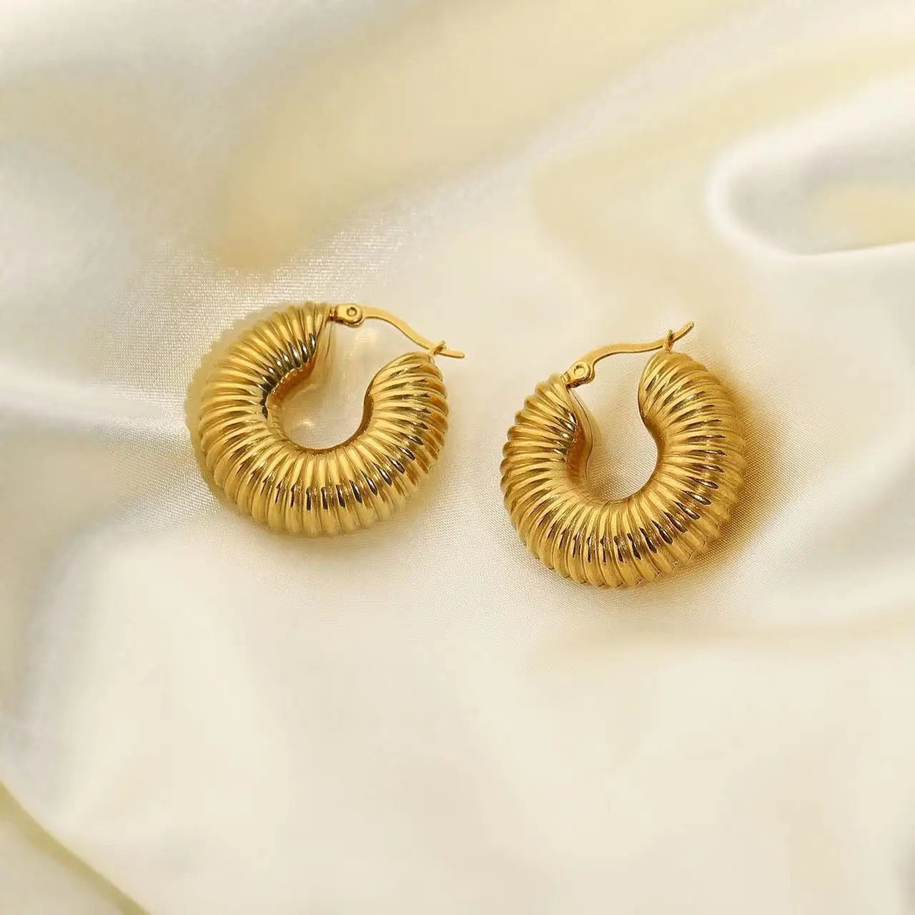 Ridge Hoop Earring-Dazzledvenus