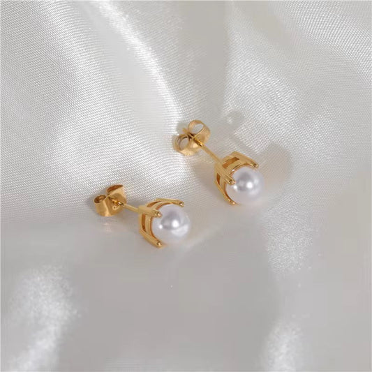Sofia Pearl Stud Earring